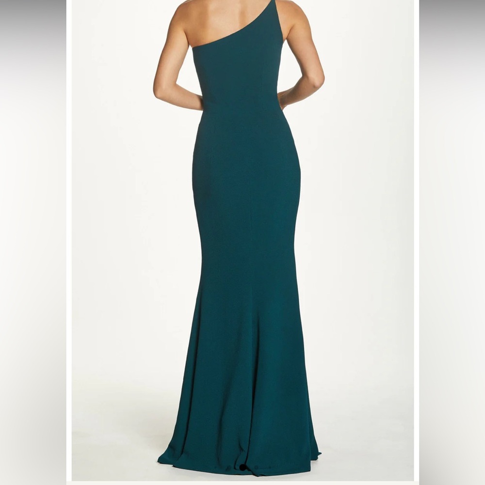 One shoulder Green long formal dress.
